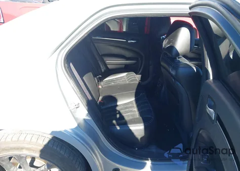 2022 Chrysler 300 S z USA, uszkodzony, nr VIN 2C3CCABT3NH116270